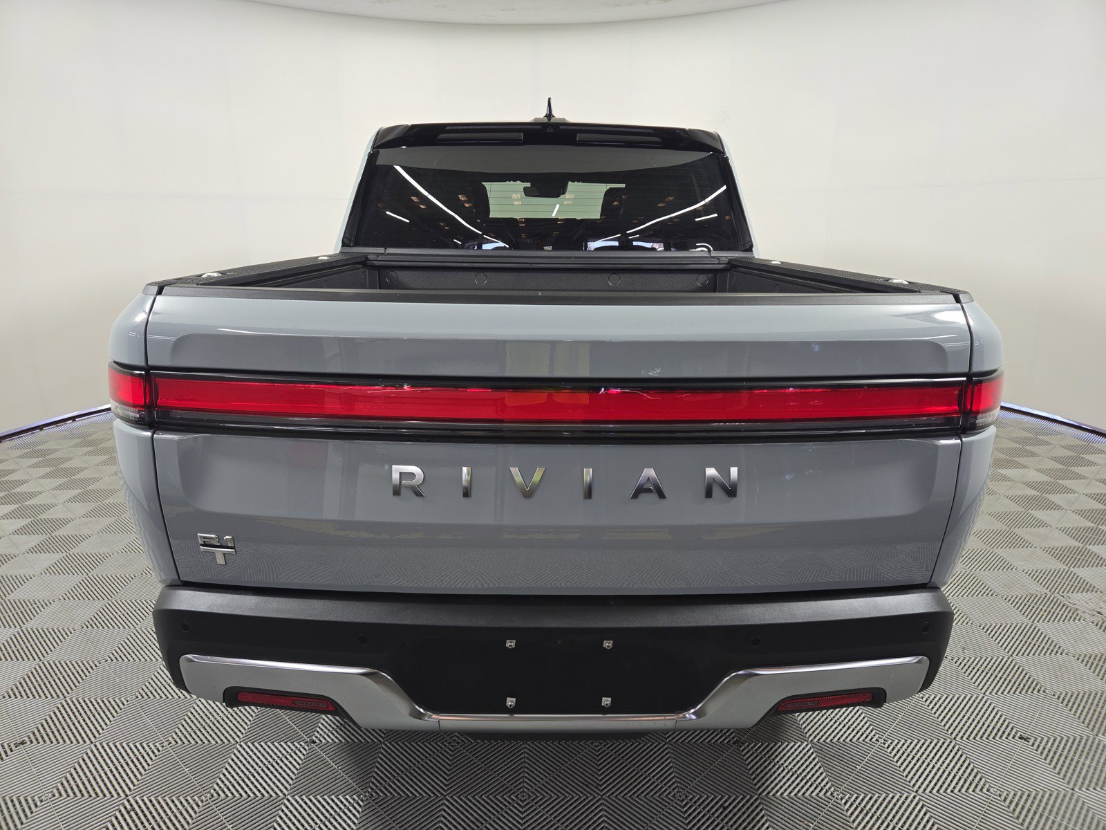 Used 2024 Rivian R1T Adventure AWD/4WD image 4