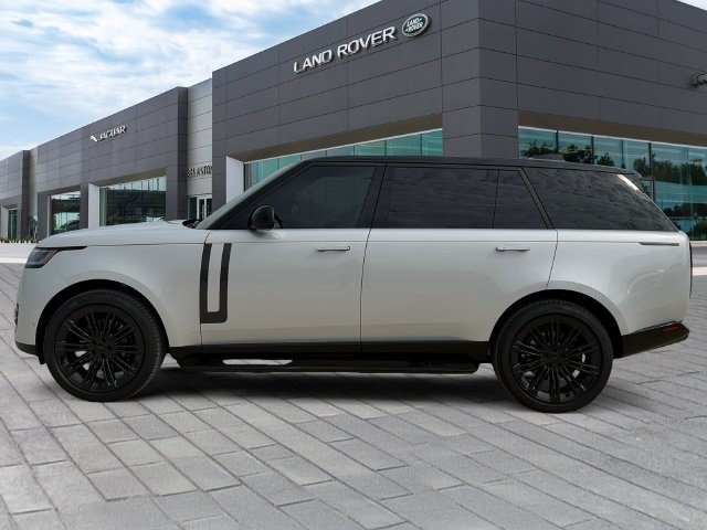 Certified 2026 Land Rover Range Rover Long Wheelbase SE AWD/4WD image 2