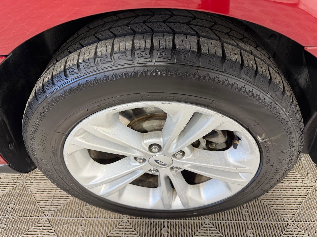 Used 2015 Ford Taurus SEL w/ Equipment Group 201A AWD/4WD image 19