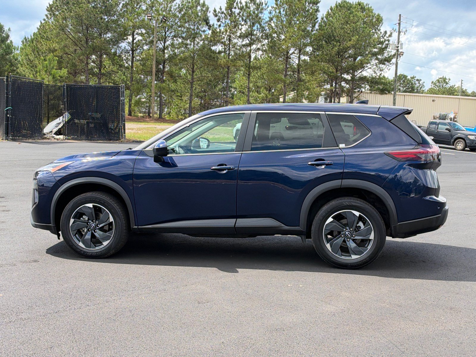 Used 2024 Nissan Rogue SV AWD/4WD image 8