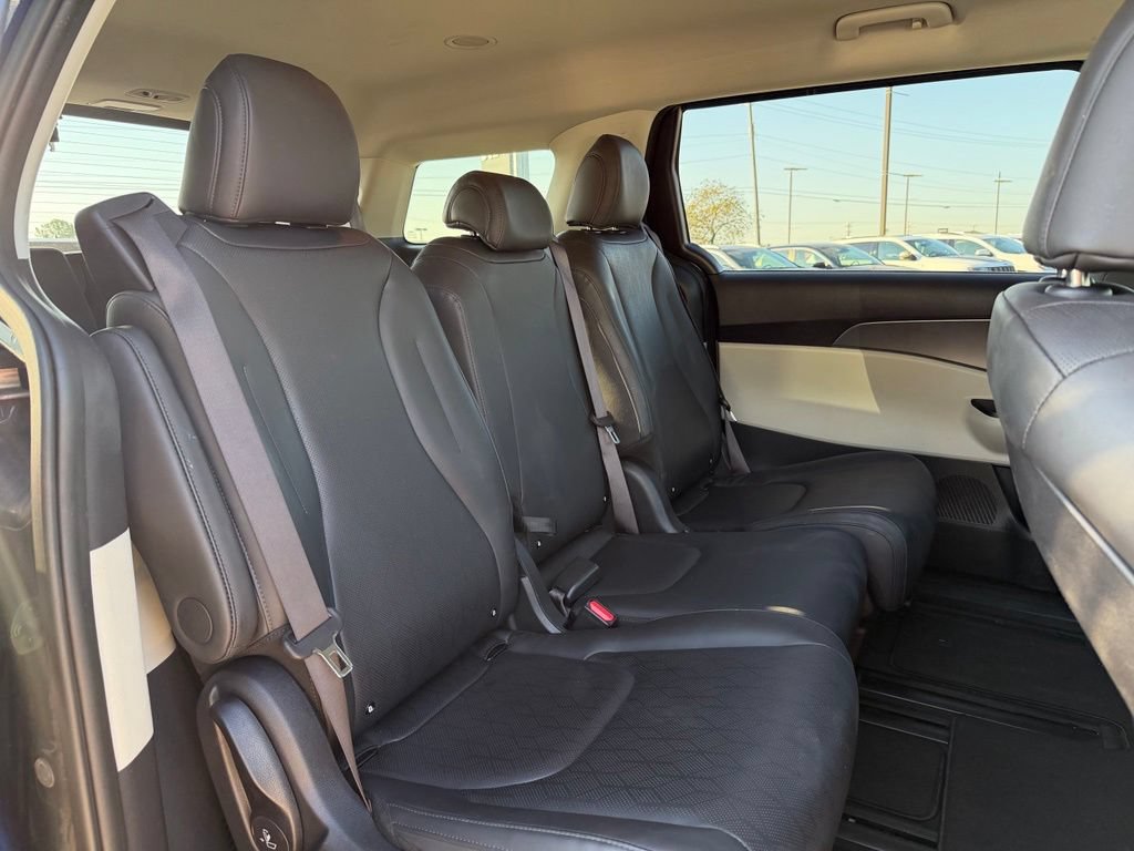 Certified 2024 Kia Carnival LX FWD image 28