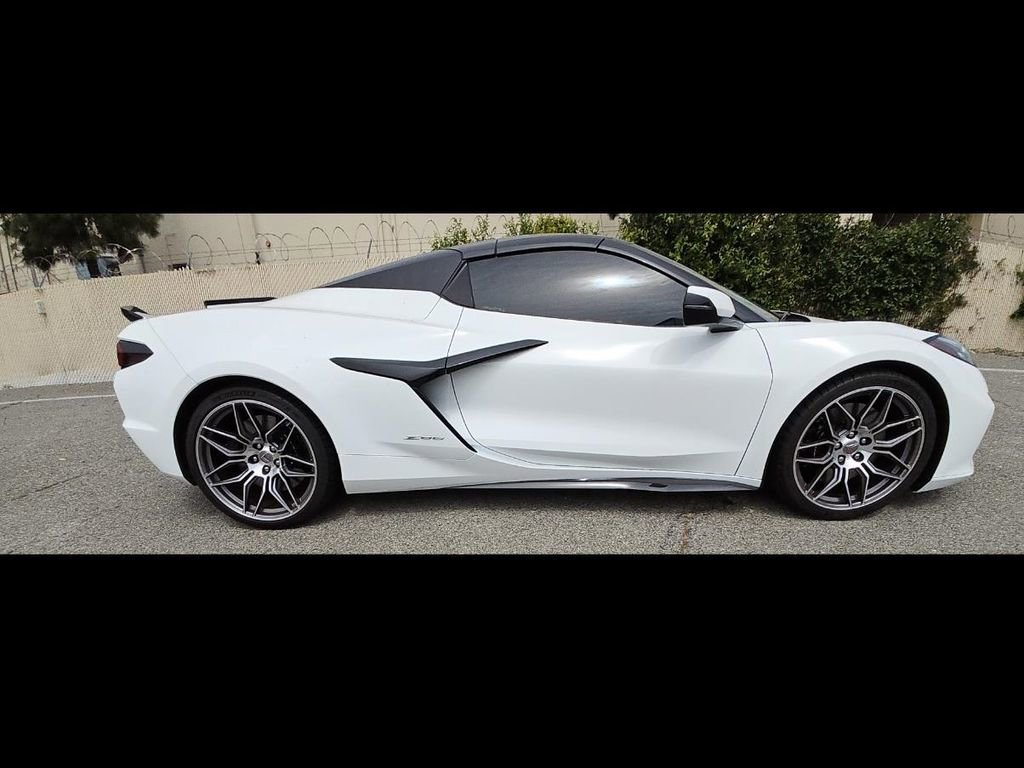 Used 2023 Chevrolet Corvette Z06 w/ Chrome Exterior Badge Package RWD image 10