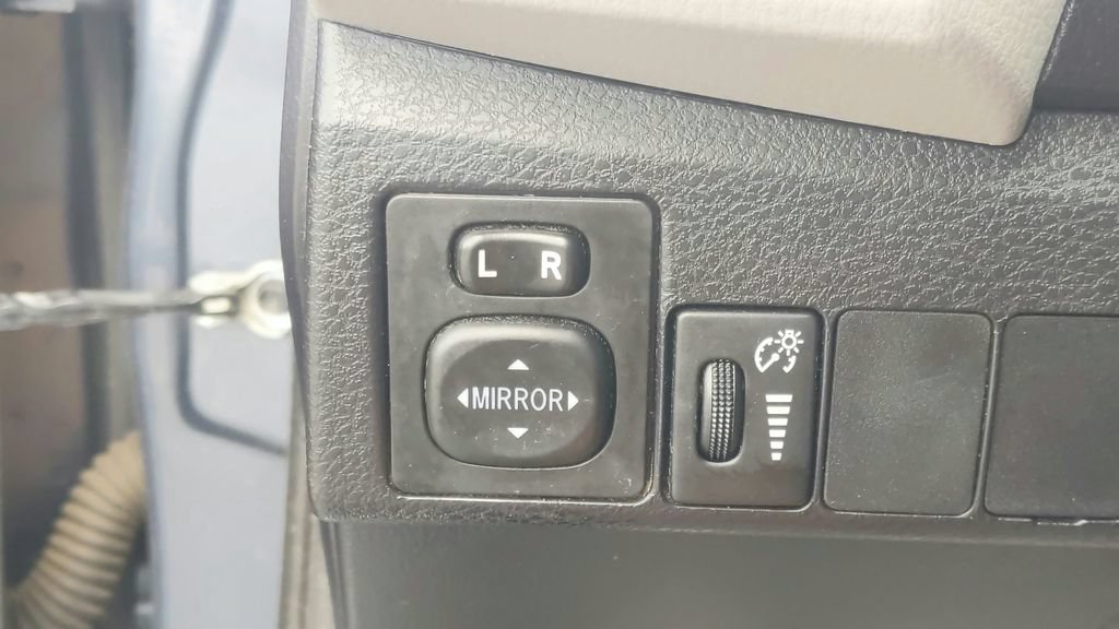 Used 2015 Toyota Corolla LE FWD image 28