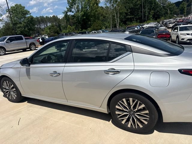 Used 2024 Nissan Altima 2.5 SV FWD image 16