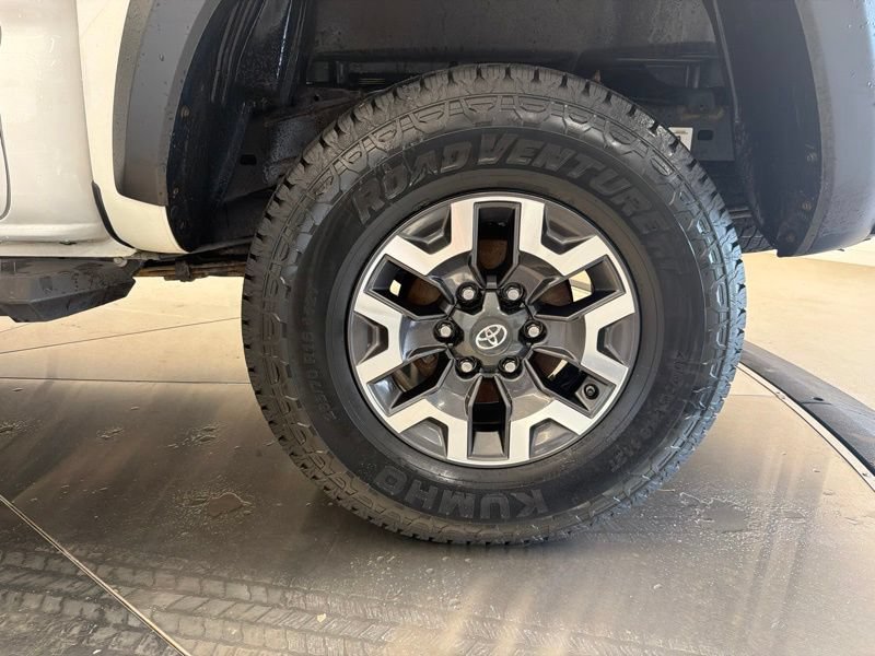 Used 2020 Toyota Tacoma TRD Off-Road AWD/4WD image 32