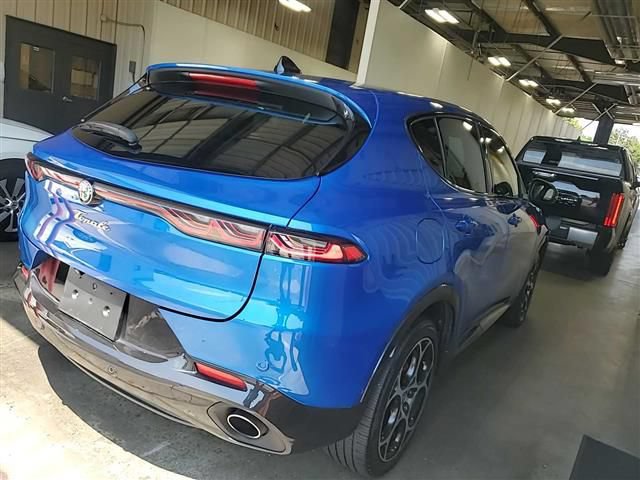Used 2024 Alfa Romeo Tonale Veloce AWD/4WD image 3