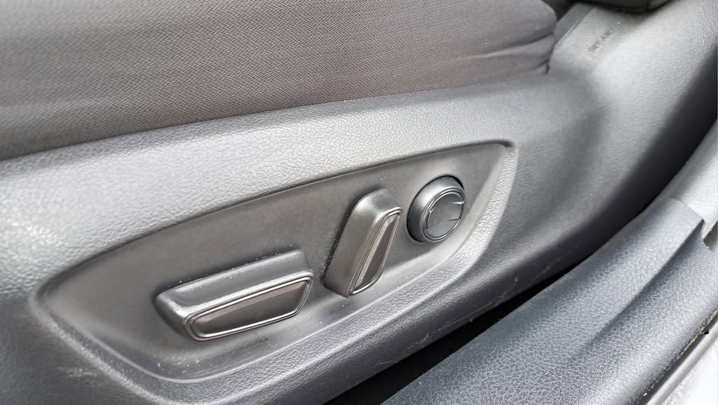 Used 2022 Toyota Camry LE image 19