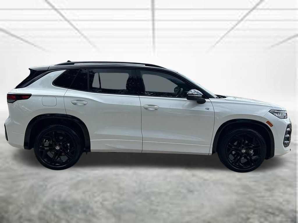 New 2026 Volkswagen Tiguan SE R-Line FWD image 6