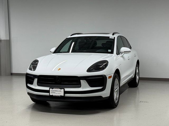 Certified 2025 Porsche Macan AWD/4WD image 1