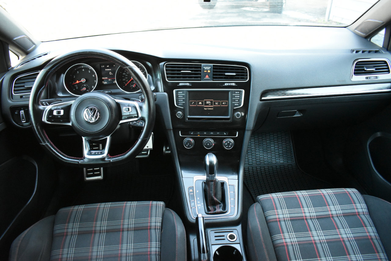 Used 2017 Volkswagen GTI S image 11