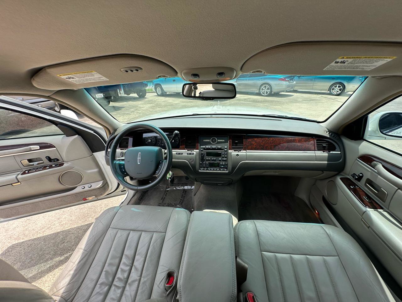 Used 2006 Lincoln Town Car Signature RWD image 36