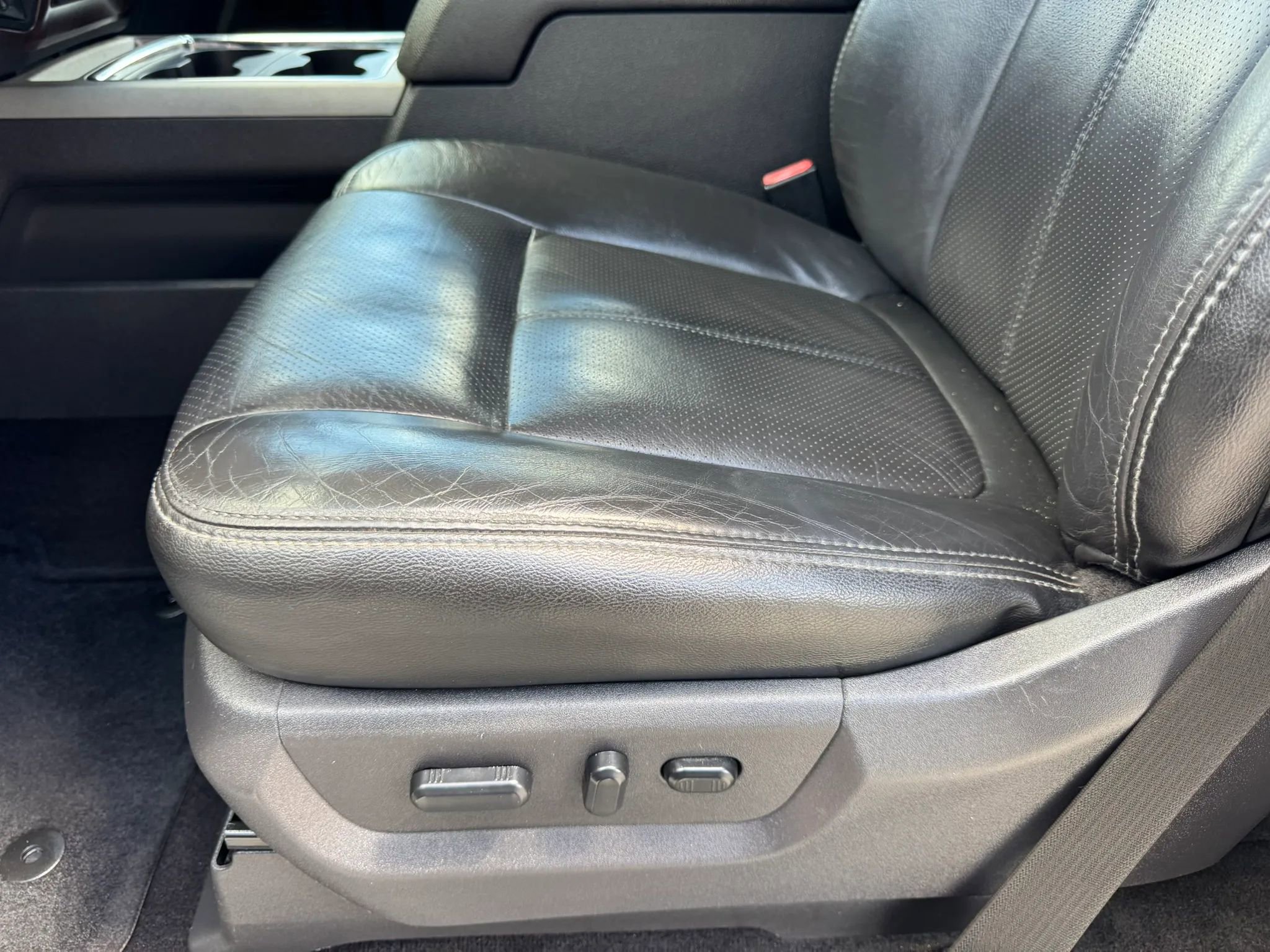 Used 2015 Ford F350 Lariat w/ Chrome Package image 11