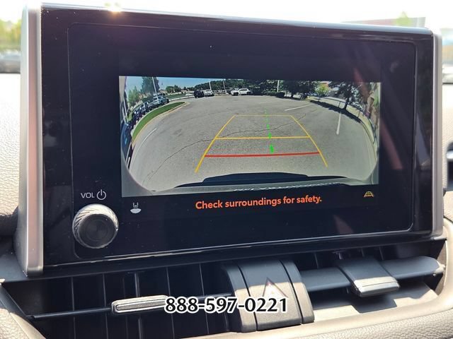 Used 2025 Toyota RAV4 XLE FWD image 20