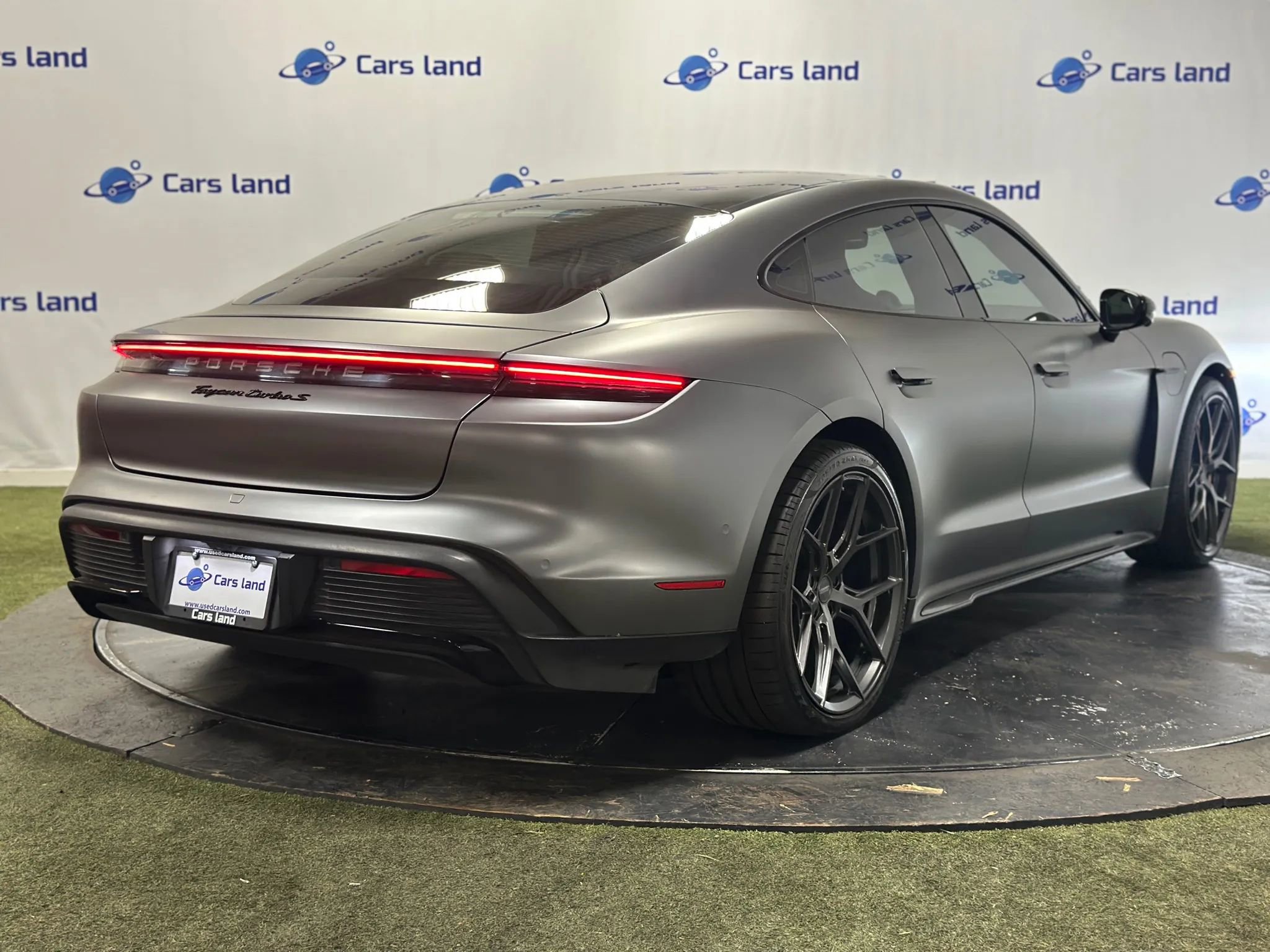 Used 2020 Porsche Taycan Turbo S image 3