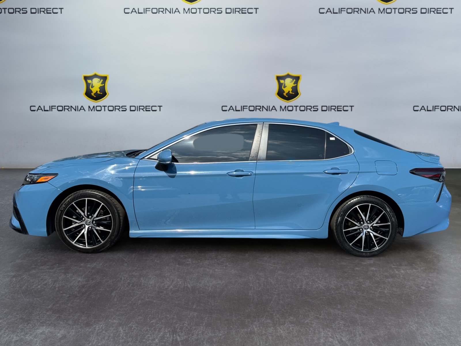 Used 2023 Toyota Camry SE FWD image 2