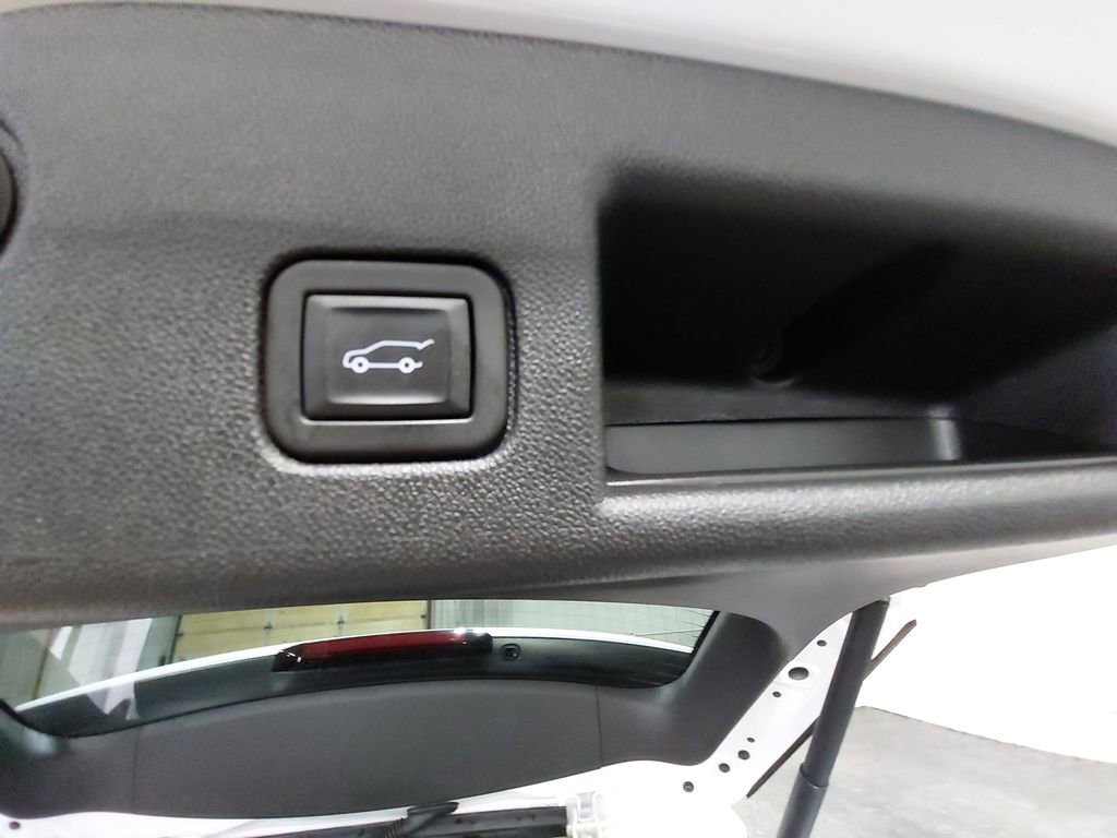 Used 2023 Chevrolet Equinox LT AWD/4WD image 13