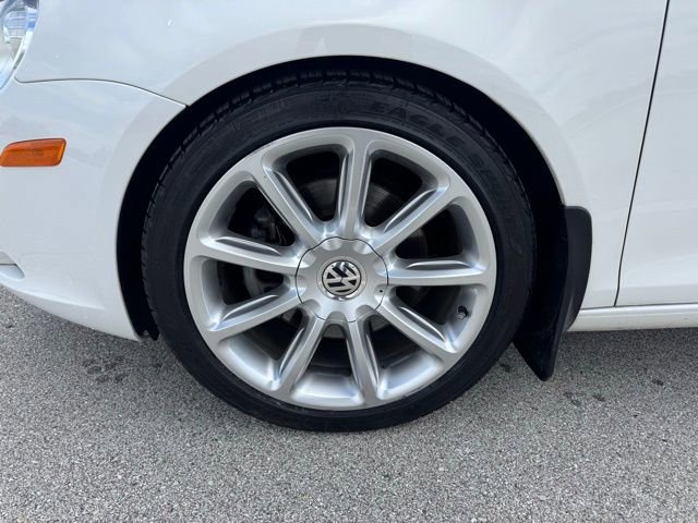 Used 2010 Volkswagen Eos Lux FWD image 5