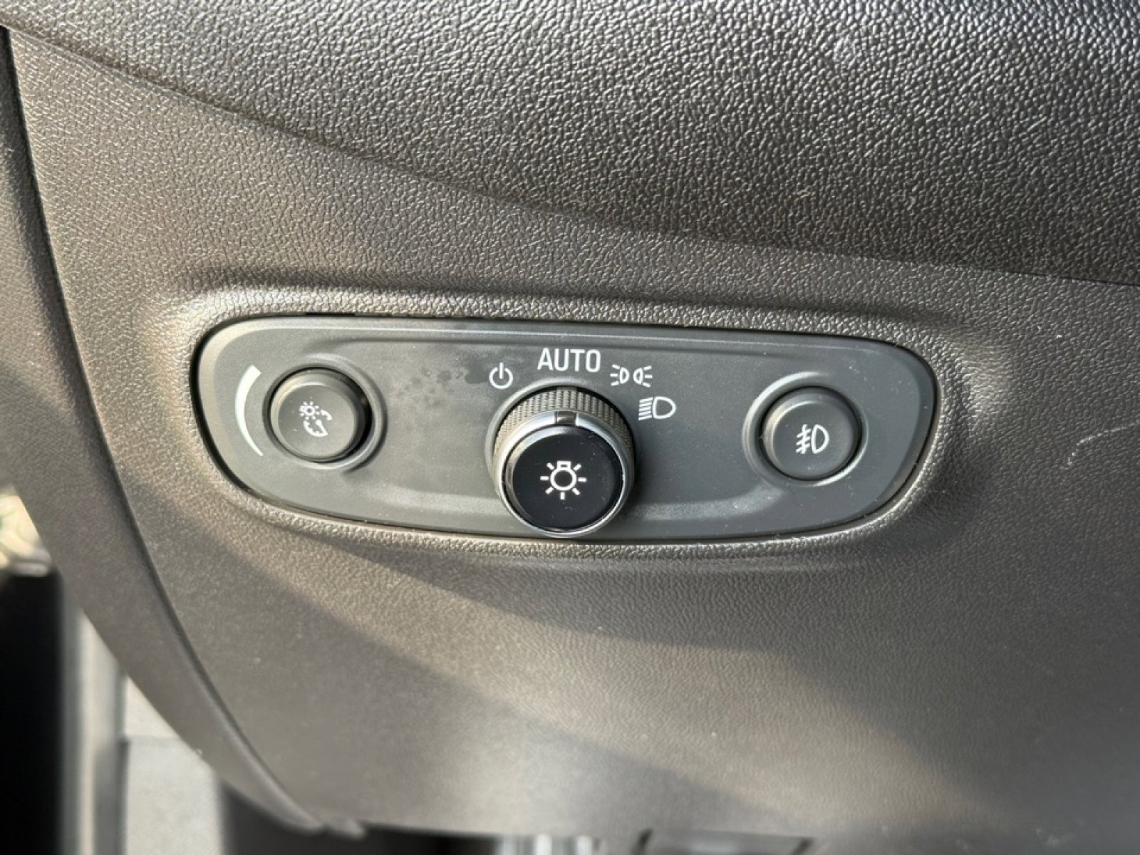 Used 2020 Chevrolet Equinox LT w/ Driver Convenience Package image 33