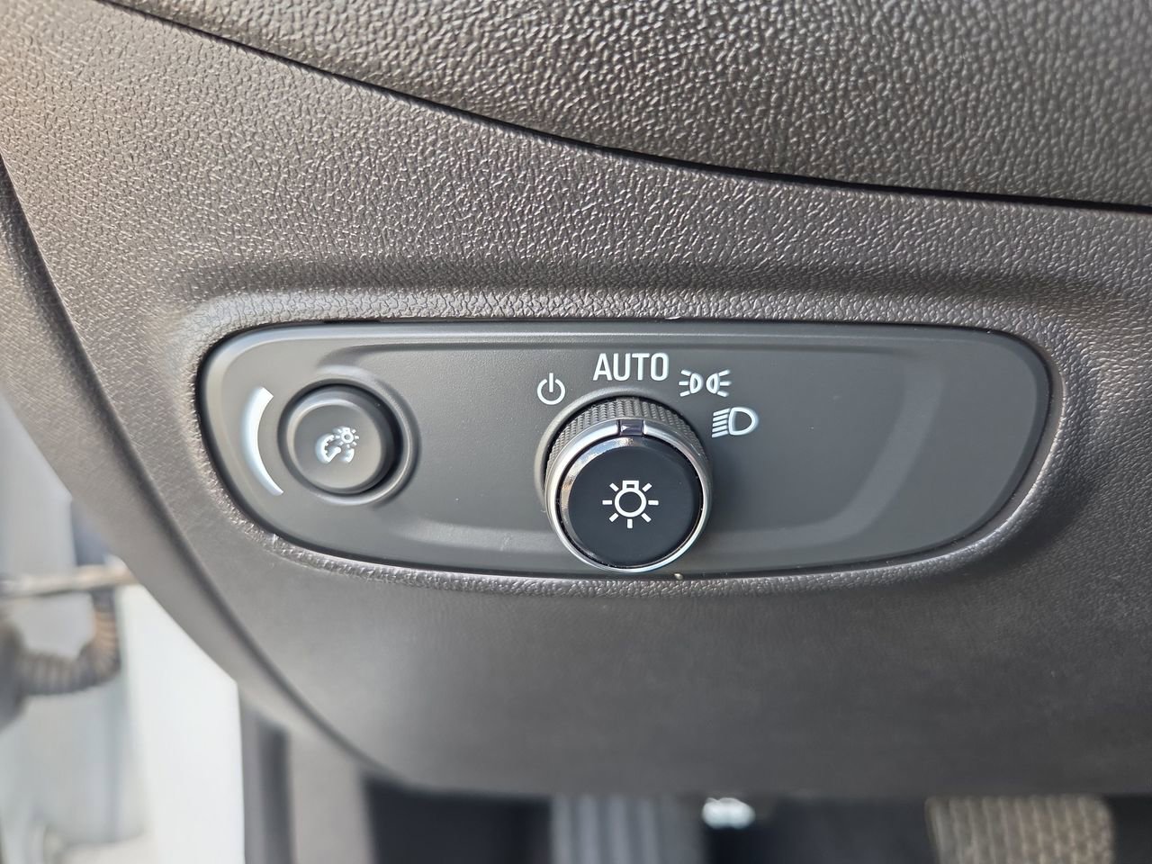Used 2022 Chevrolet Equinox RS FWD image 29
