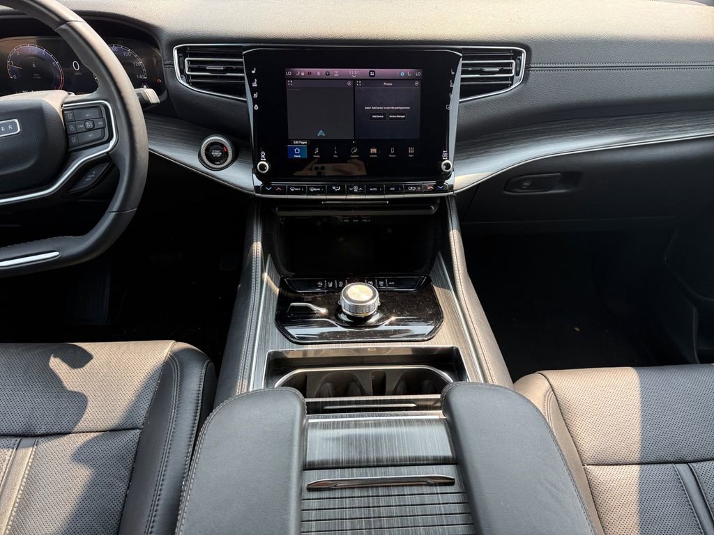 Used 2023 Jeep Wagoneer L Series II image 11