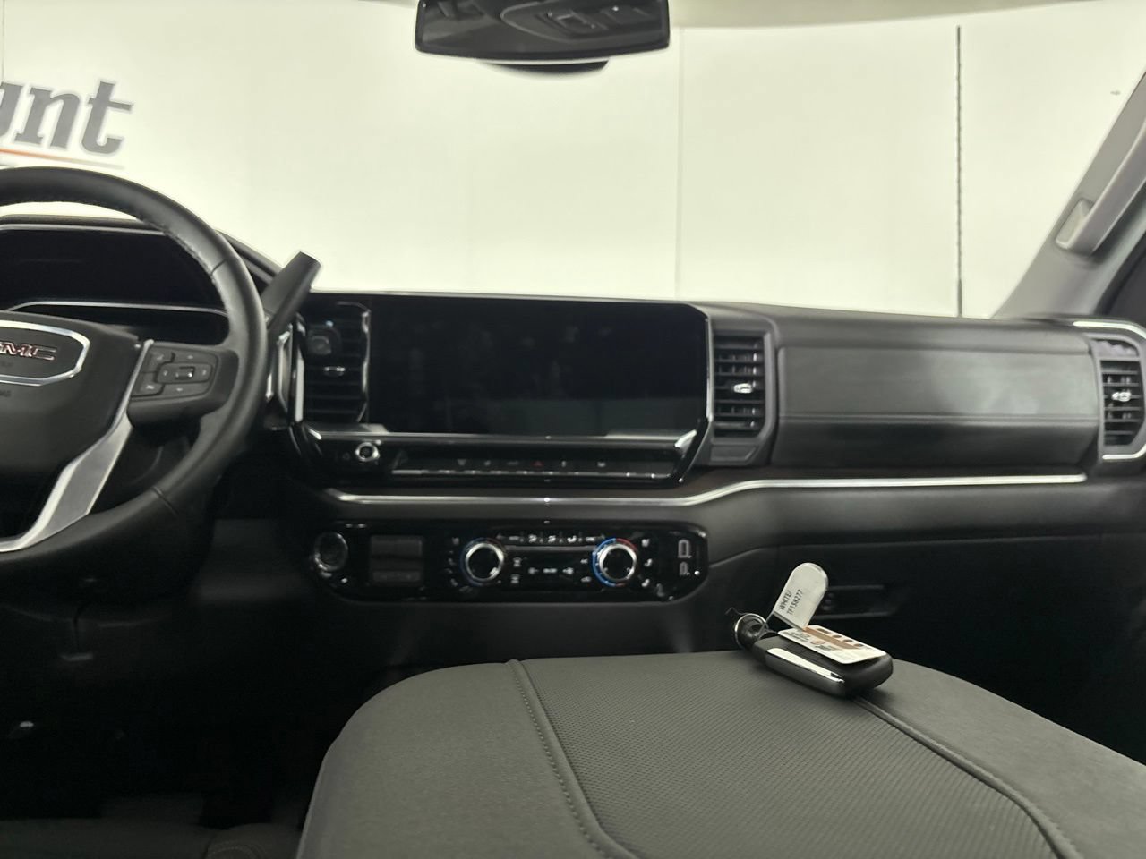 Used 2026 GMC Sierra 2500 SLT w/ SLT Convenience Package AWD/4WD image 20