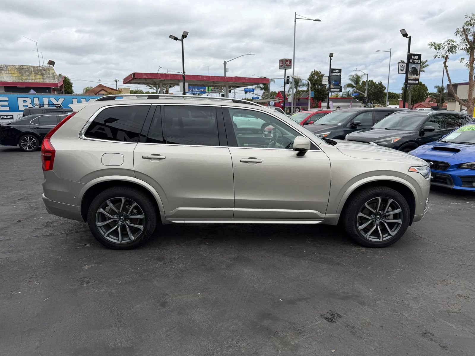 Used 2018 Volvo XC90 T6 Momentum w/ Convenience Package AWD/4WD image 7
