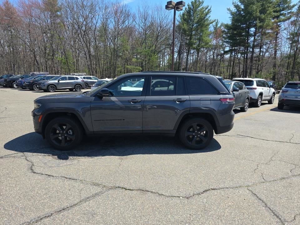Used 2023 Jeep Grand Cherokee Altitude image 7