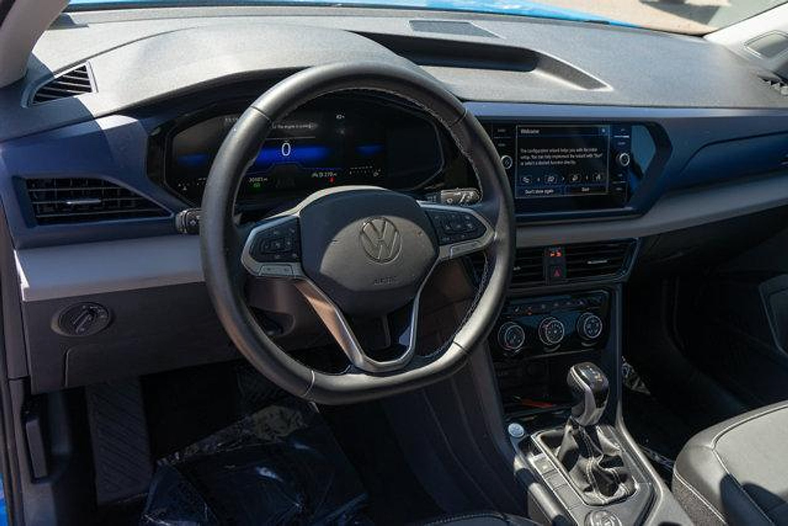 Certified 2023 Volkswagen Taos SE w/ Panoramic Sunroof Package AWD/4WD image 9