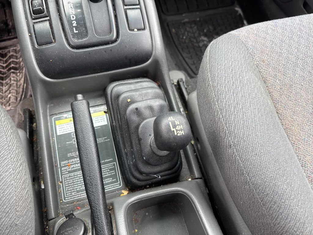 Used 2000 Chevrolet Tracker 4WD w/ Preferred Equipment Group 2 image 19