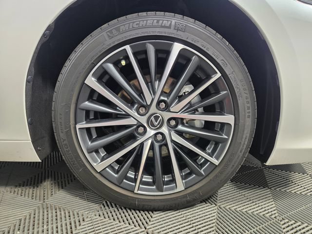 Used 2025 Lexus ES 350 w/ Premium Package FWD image 12