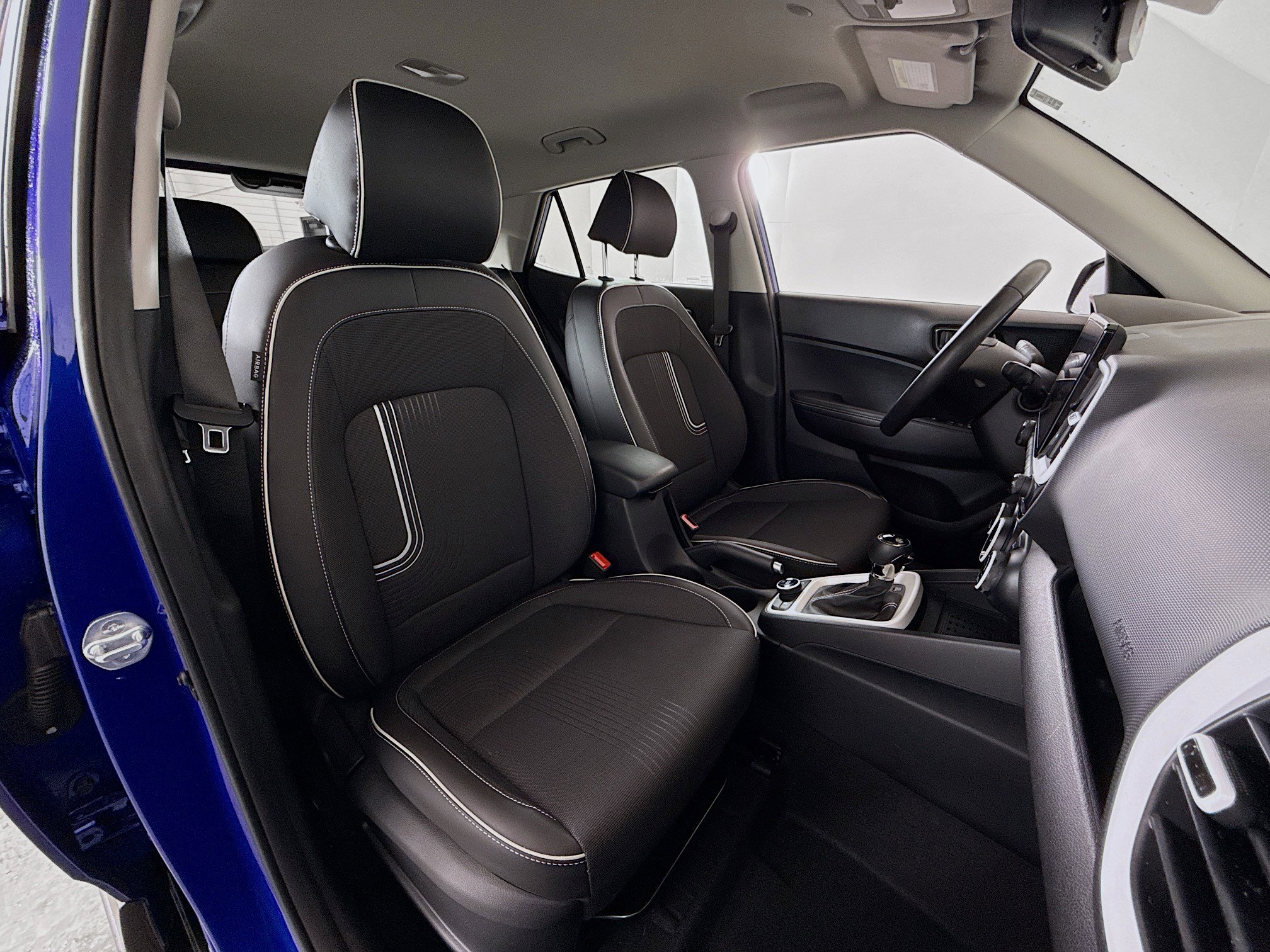 Used 2023 Hyundai Venue Limited image 26