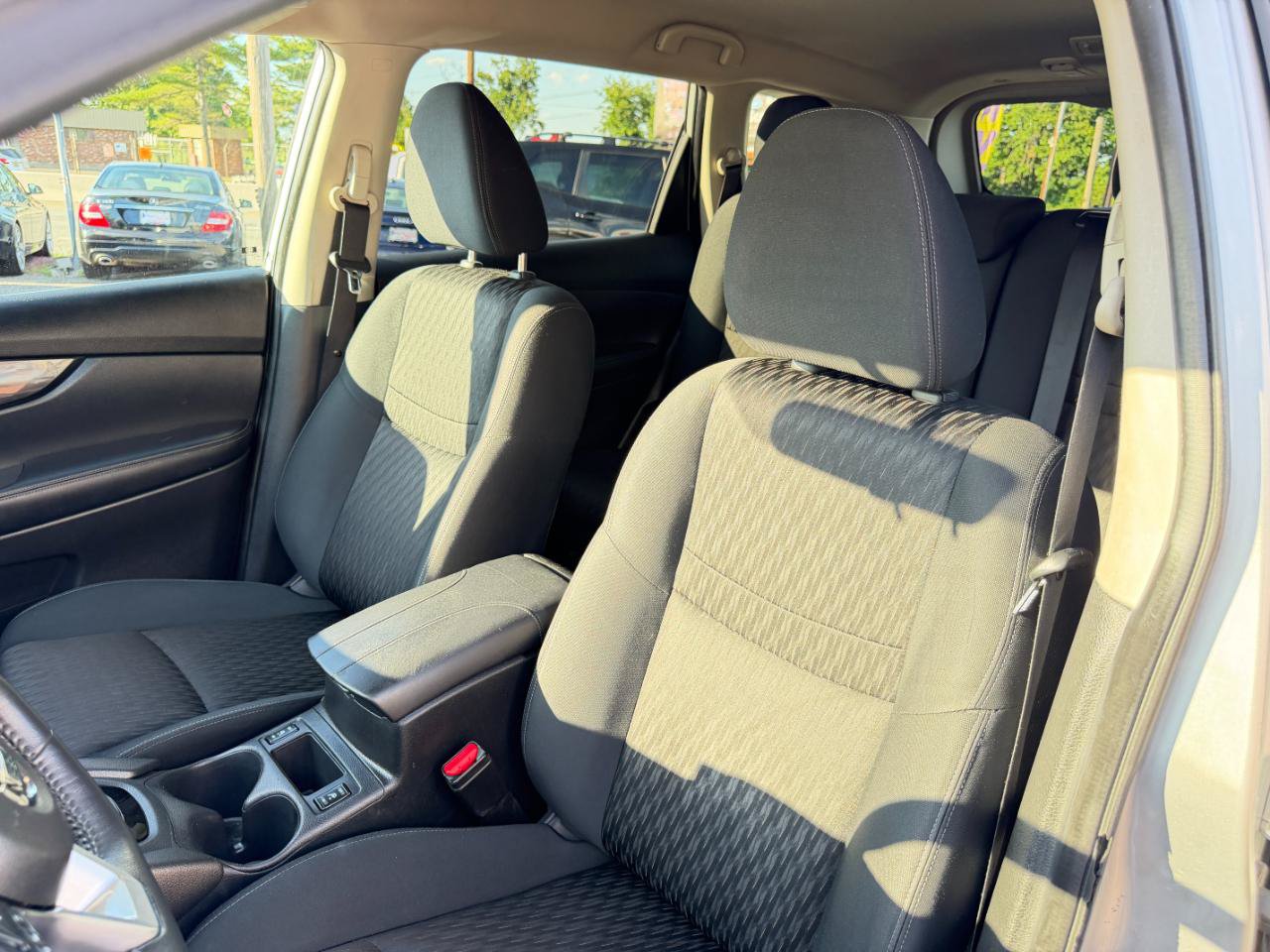 Used 2018 Nissan Rogue SV AWD/4WD image 12
