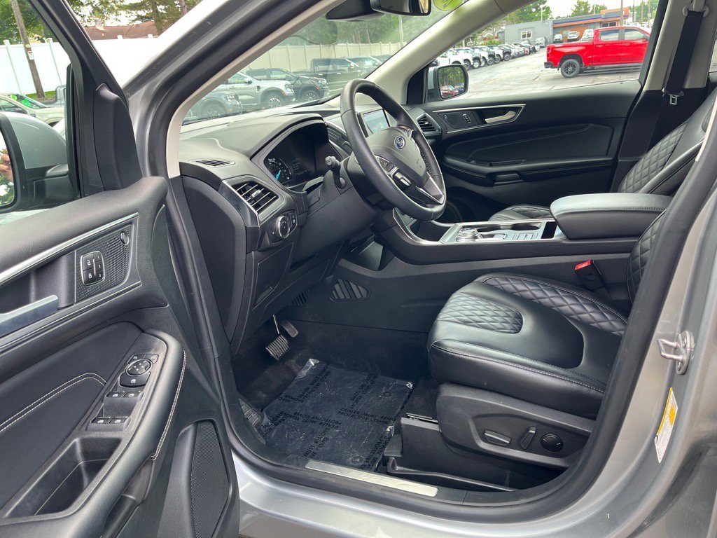 Used 2024 Ford Edge Titanium image 9