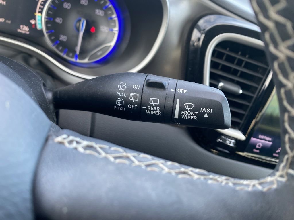 Used 2024 Chrysler Pacifica Touring-L image 16