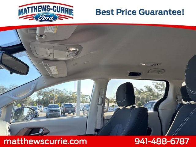 Used 2024 Chrysler Voyager LX image 11