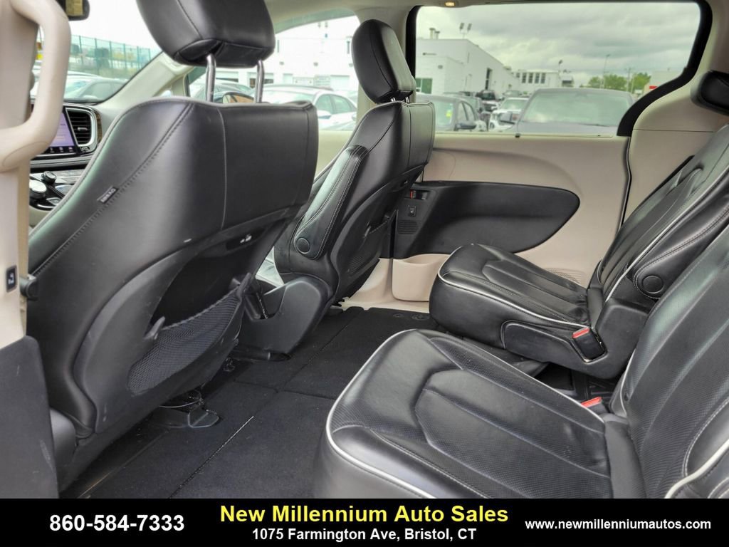 Used 2022 Chrysler Pacifica Limited image 16