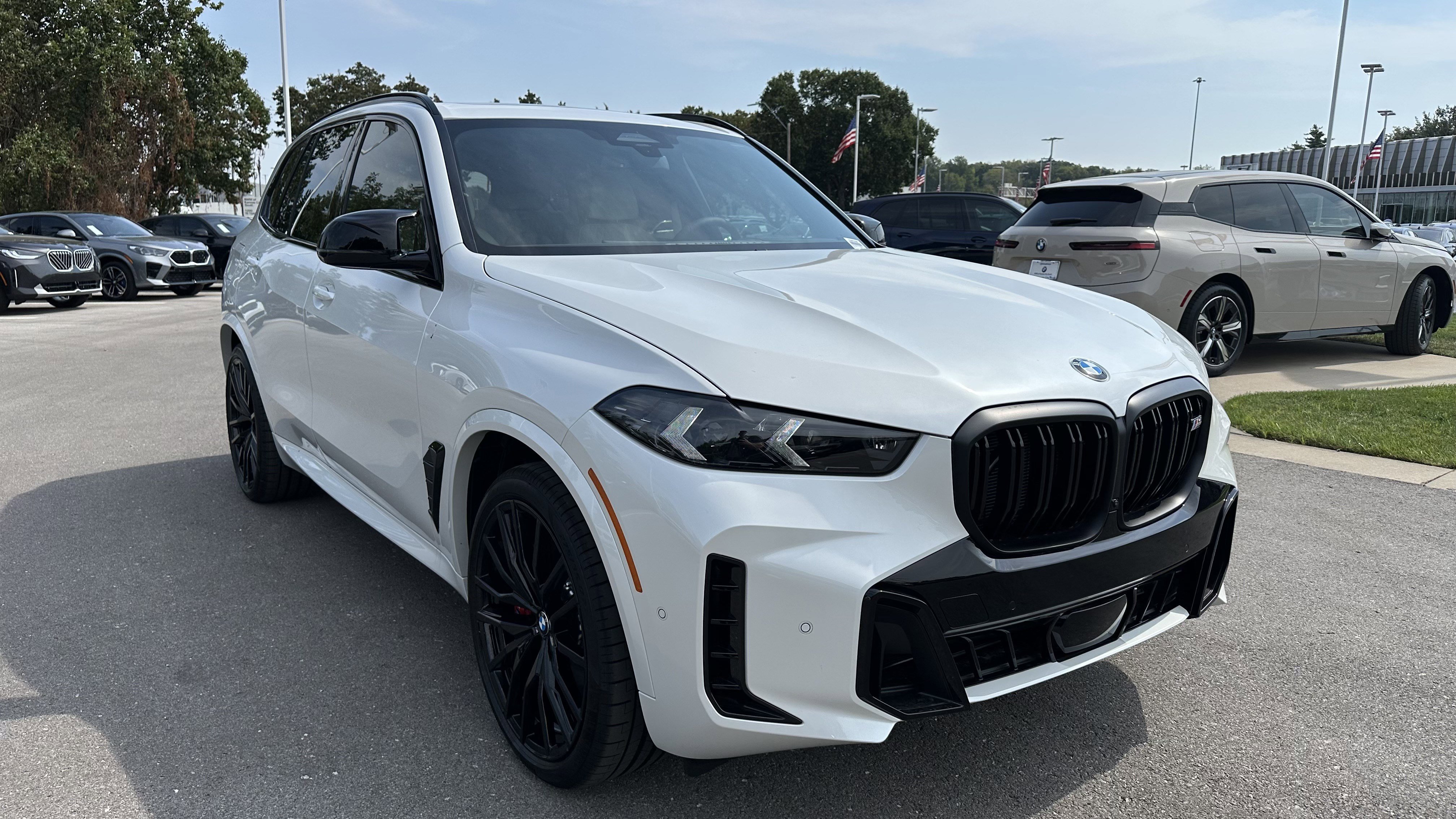 New 2026 BMW X5 M60i w/ Executive Package image 2