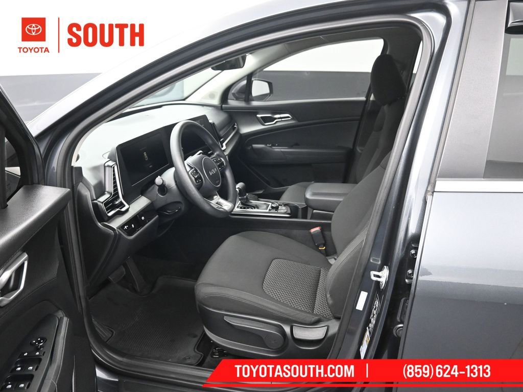 Used 2024 Kia Sportage LX image 9