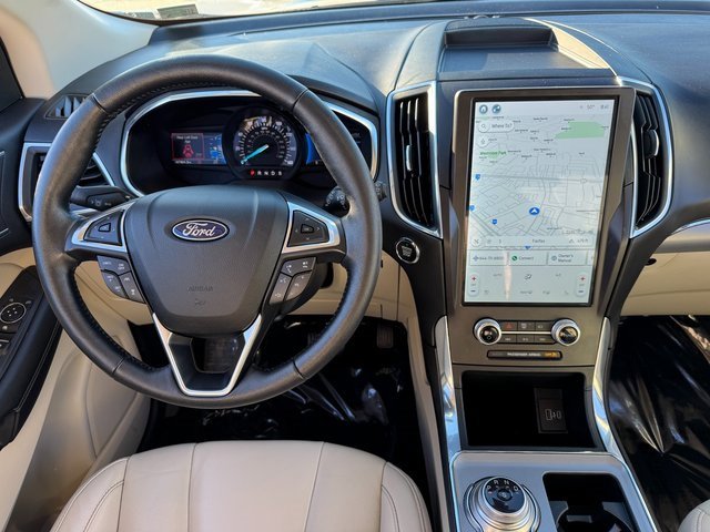 Used 2021 Ford Edge Titanium image 4