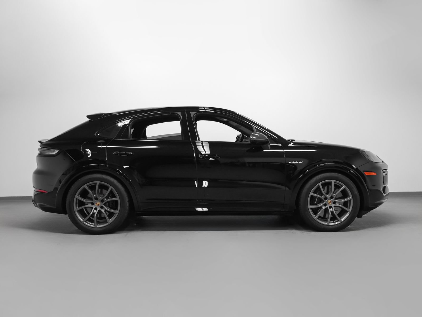 Certified 2024 Porsche Cayenne Turbo AWD/4WD image 13