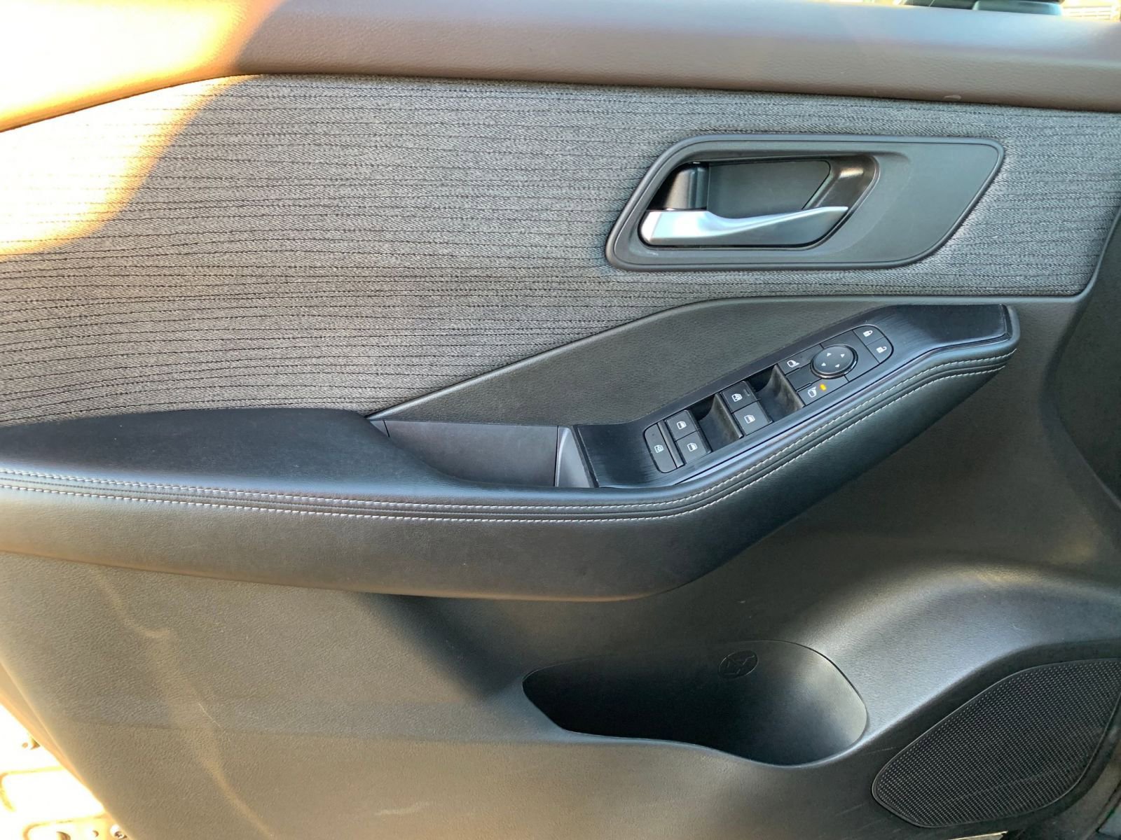 Used 2023 Nissan Rogue SV image 20