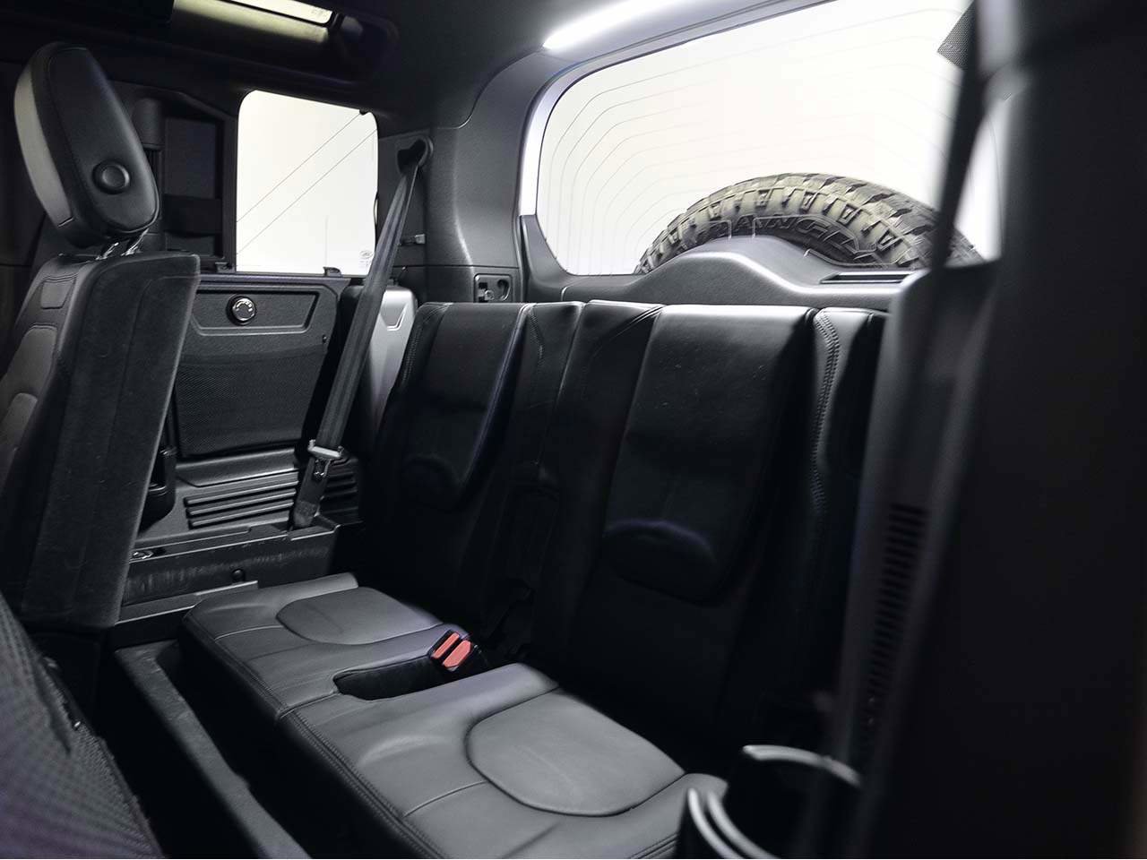 Used 2021 Land Rover Defender 110 X-Dynamic HSE AWD/4WD image 16