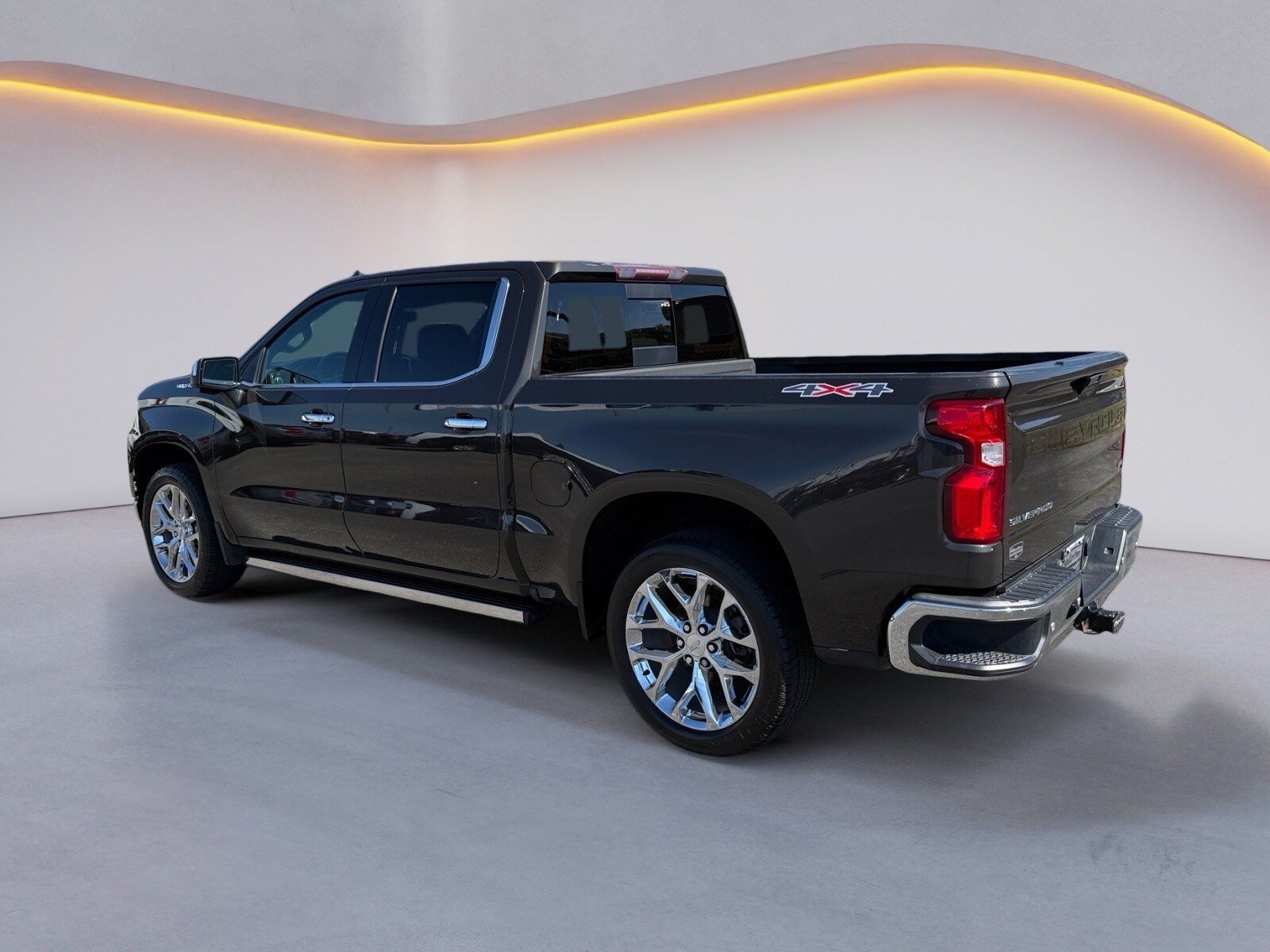 Used 2021 Chevrolet Silverado 1500 LTZ w/ LTZ Premium Package AWD/4WD image 5