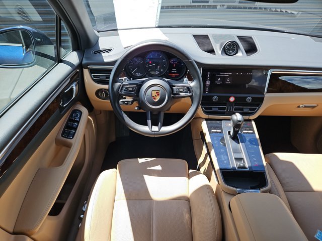 Certified 2023 Porsche Macan AWD/4WD image 18