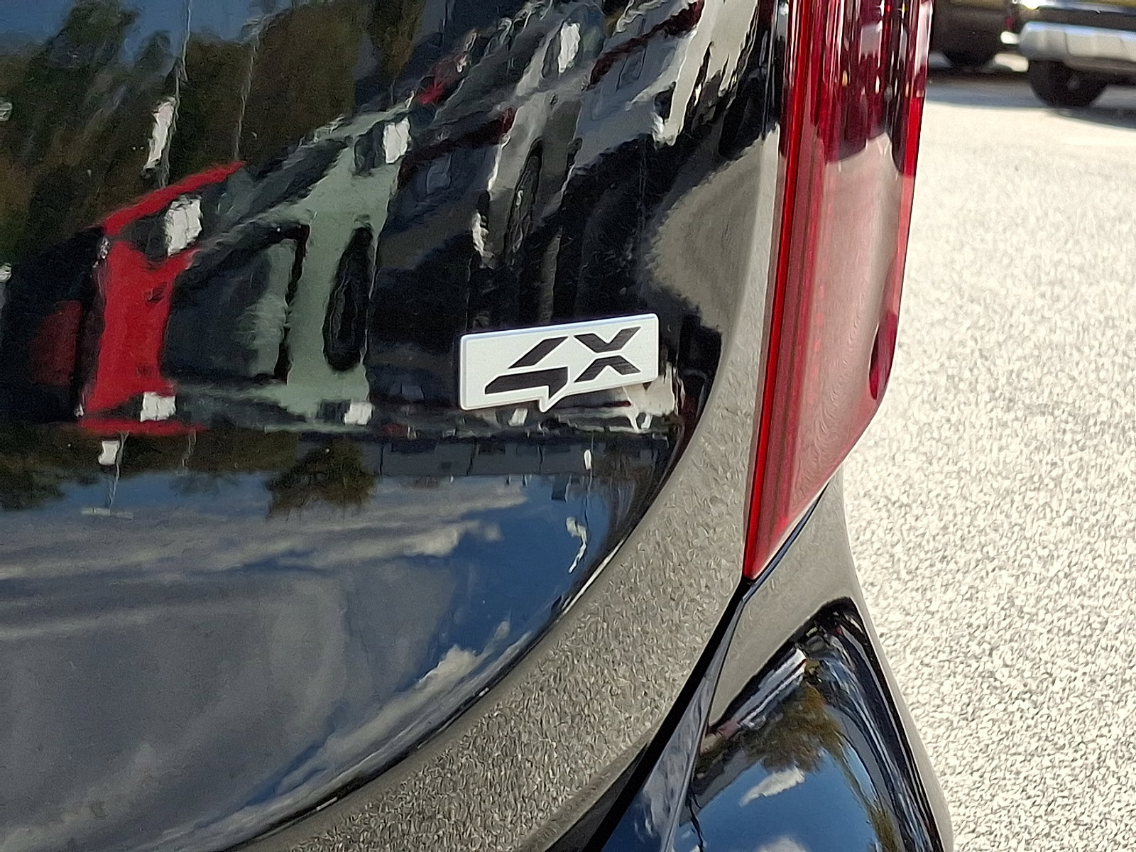 Used 2023 Kia Telluride LX image 32