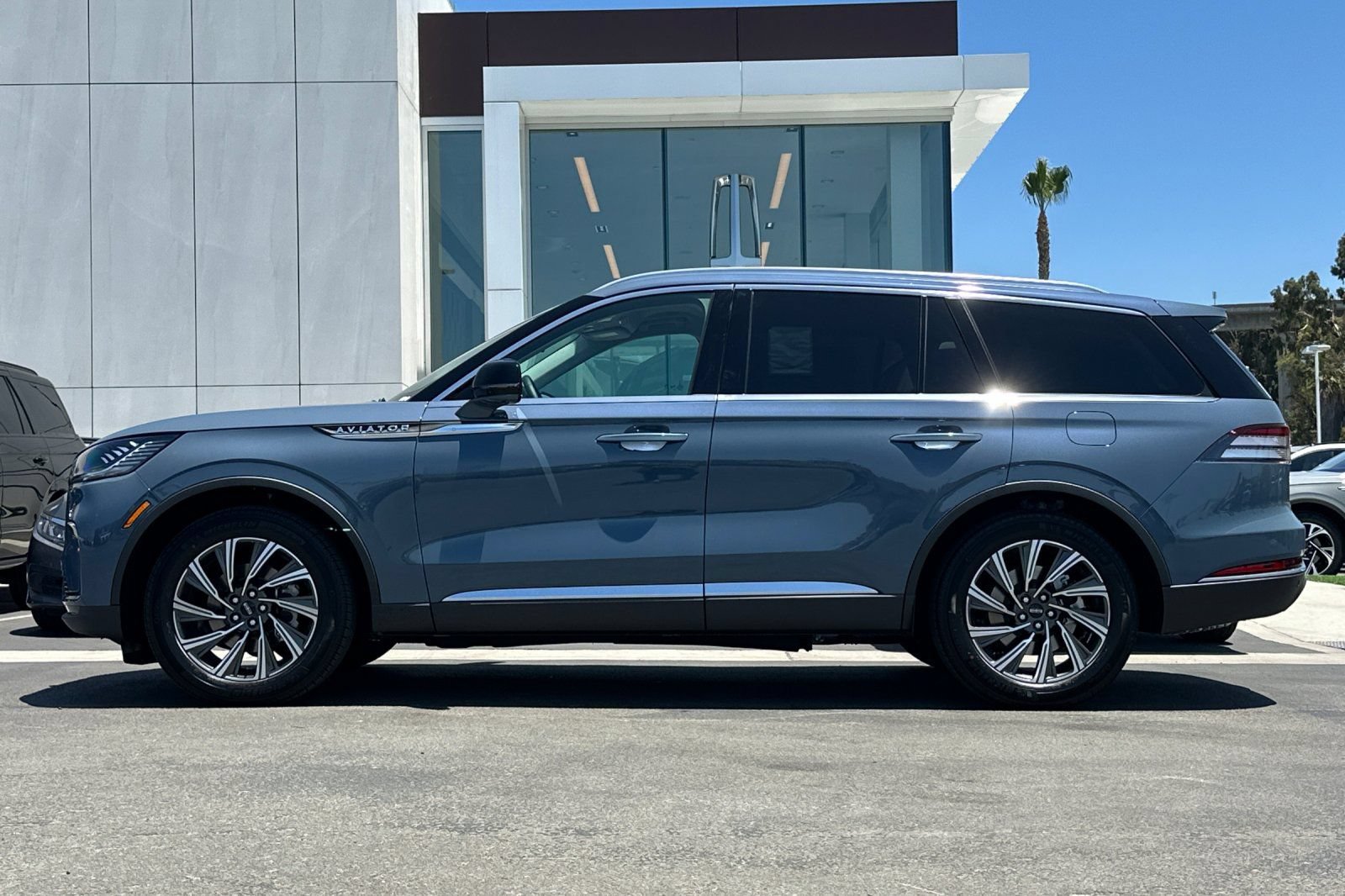 Used 2026 Lincoln Aviator 2WD image 6