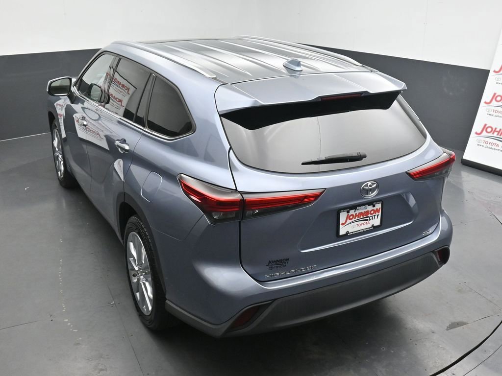 Used 2020 Toyota Highlander XLE FWD image 28