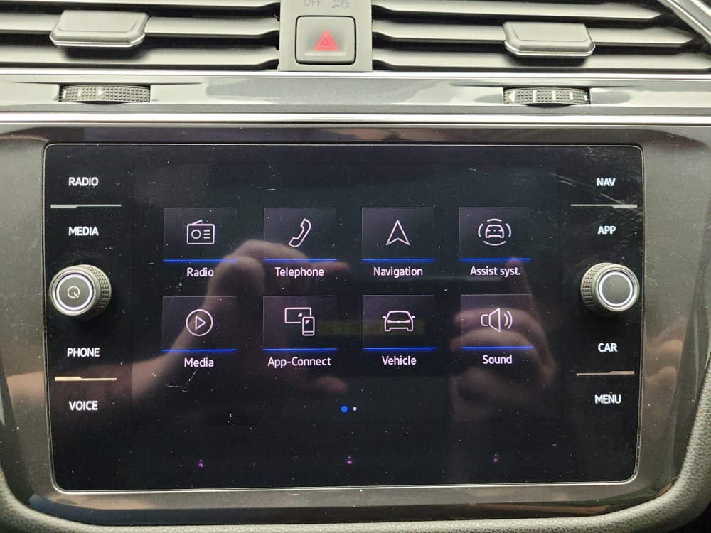 Used 2021 Volkswagen Tiguan SEL AWD/4WD image 25