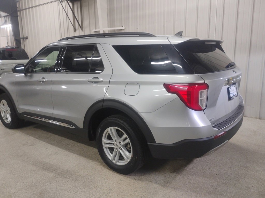 Used 2024 Ford Explorer XLT w/ Equipment Group 202A image 3