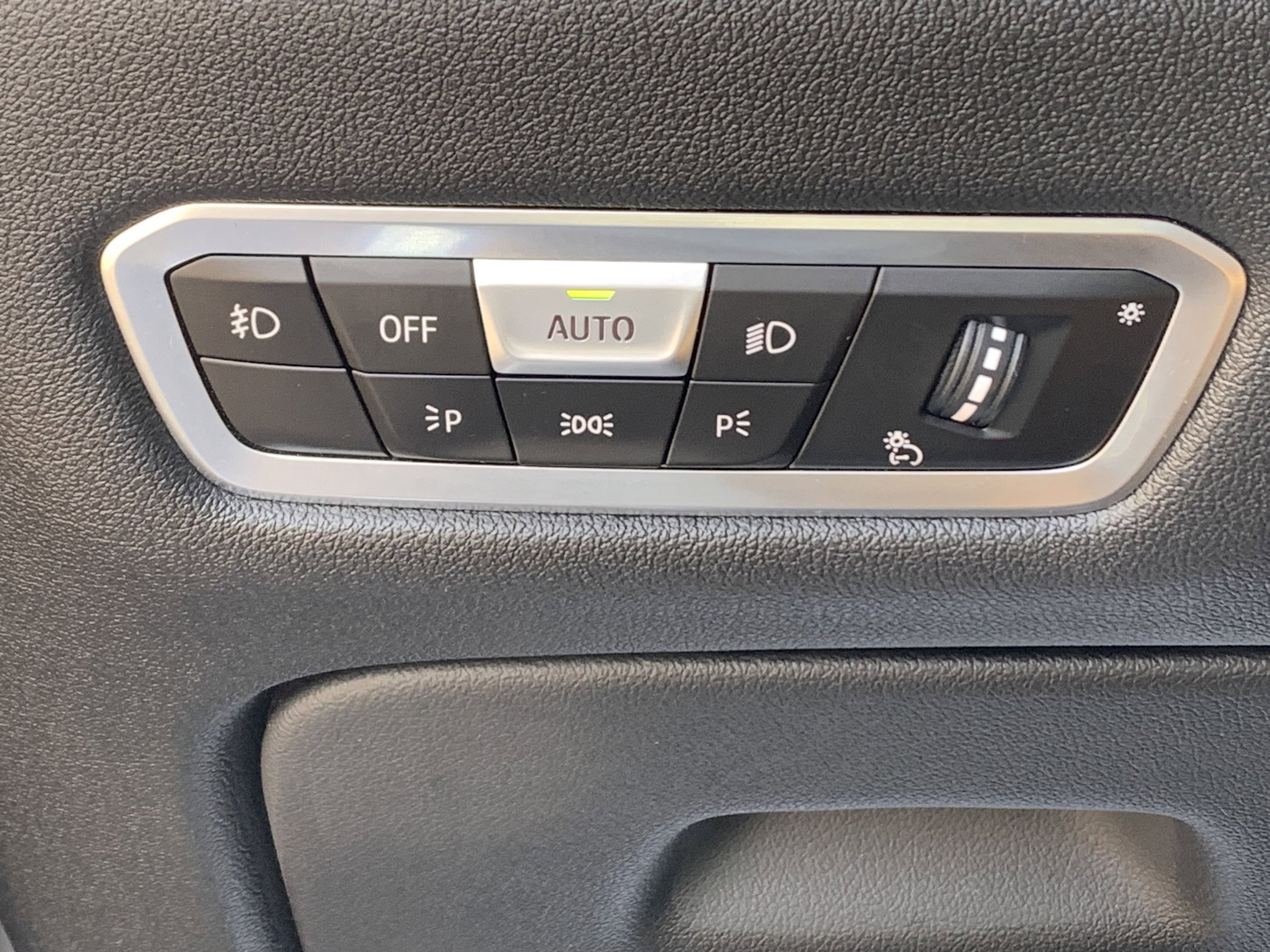 Used 2022 BMW X7 xDrive40i w/ M Sport Package image 43